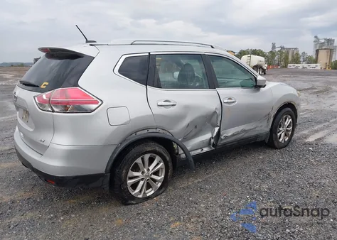 2015 Nissan Rogue Sv z USA, uszkodzony, nr VIN 5N1AT2MT7FC835561